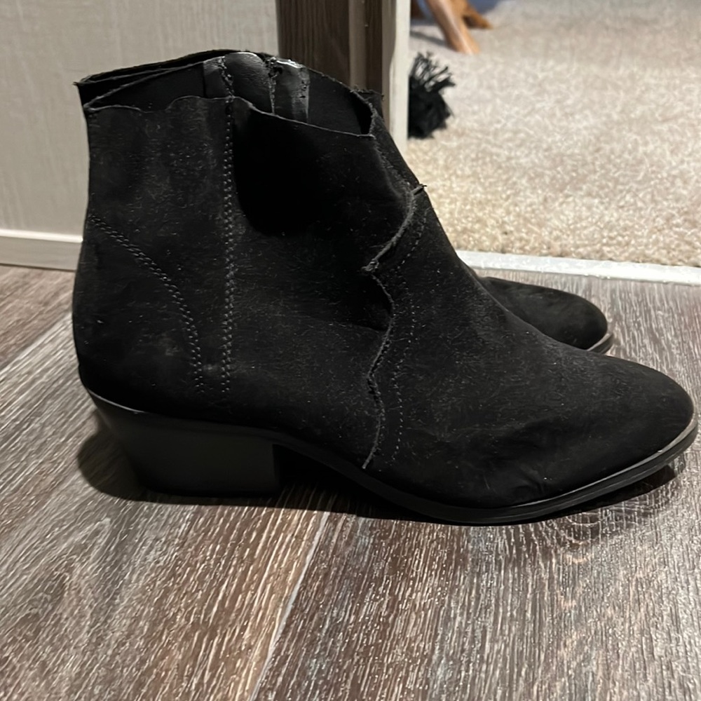 Time and Tru black booties